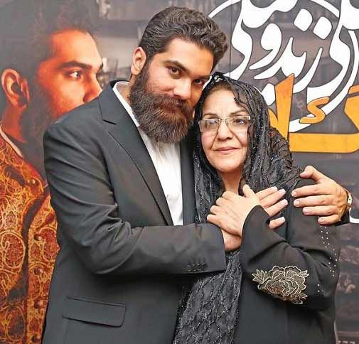 علی زندوکیلی و مادرش